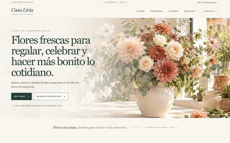 Captura real de la web de Casa Liria con su página de inicio floral.