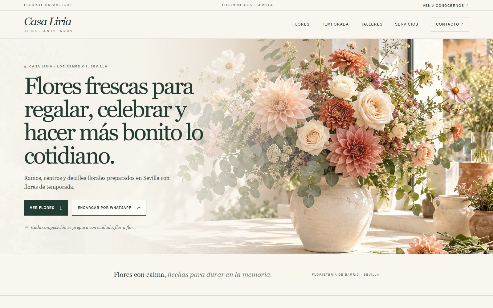 Captura real de la web de Casa Liria con su página de inicio floral.